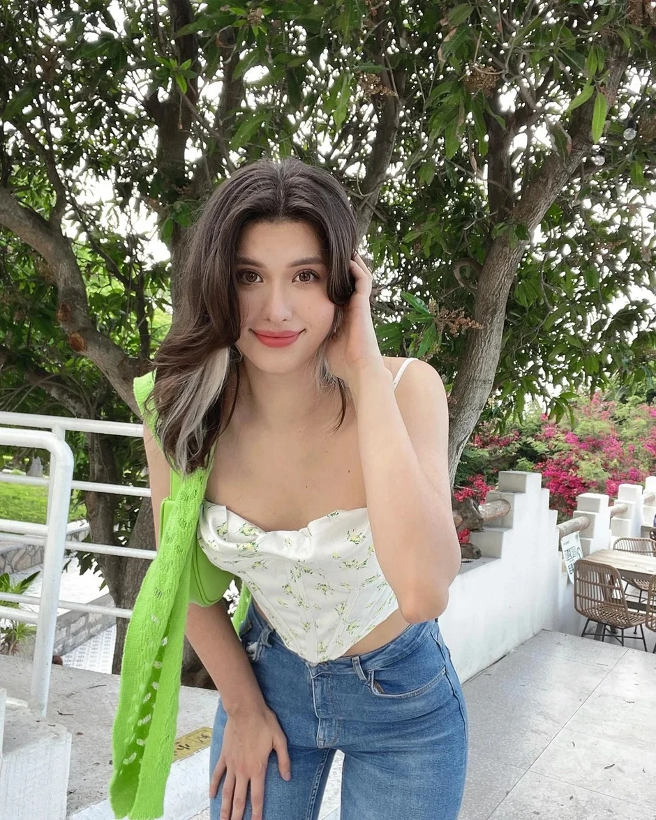 Một Chị Đẹp phi giới tính hẹn hò staff nữ trong show, mất tích suốt 4 tháng hóa ra vì bận đưa "em iu" đi chơi