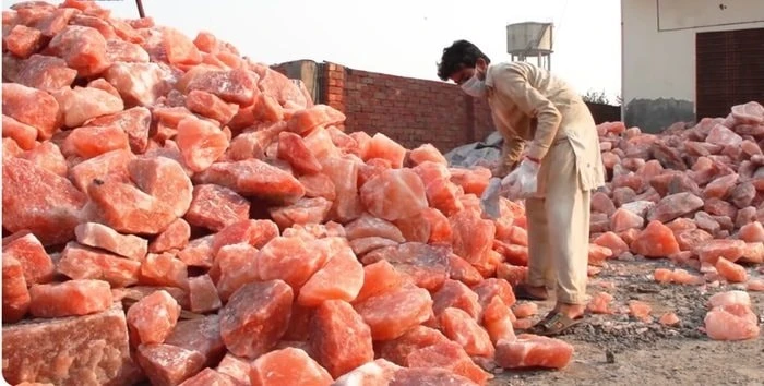 Một loại muối từ Himalaya được cả thế giới săn đón - xem cách khai thác mà nhiều người không tin vào mắt mình Một loại muối từ Himalaya được cả thế giới săn đón - xem cách khai thác mà nhiều người không tin vào mắt mình