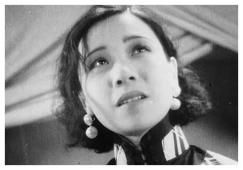 Một mỹ nhân qua đời từng làm cả Thượng Hải xúc động, 300.000 người đưa tang dài 5km, 5 người tự vẫn theo vì quá đau buồn