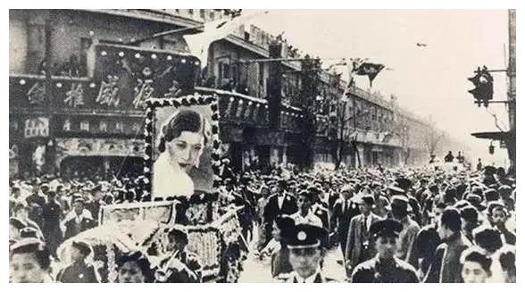 Một mỹ nhân qua đời từng làm cả Thượng Hải xúc động, 300.000 người đưa tang dài 5km, 5 người tự vẫn theo vì quá đau buồn