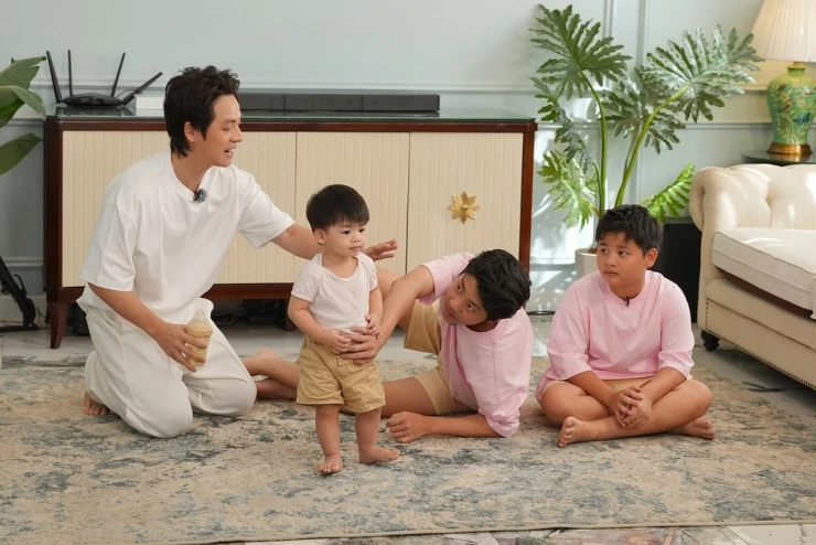 Một mình chăm 3 con khi vợ vắng nhà, Đăng Khôi xoay xở ra sao? Một mình chăm 3 con khi vợ vắng nhà, Đăng Khôi xoay xở ra sao?