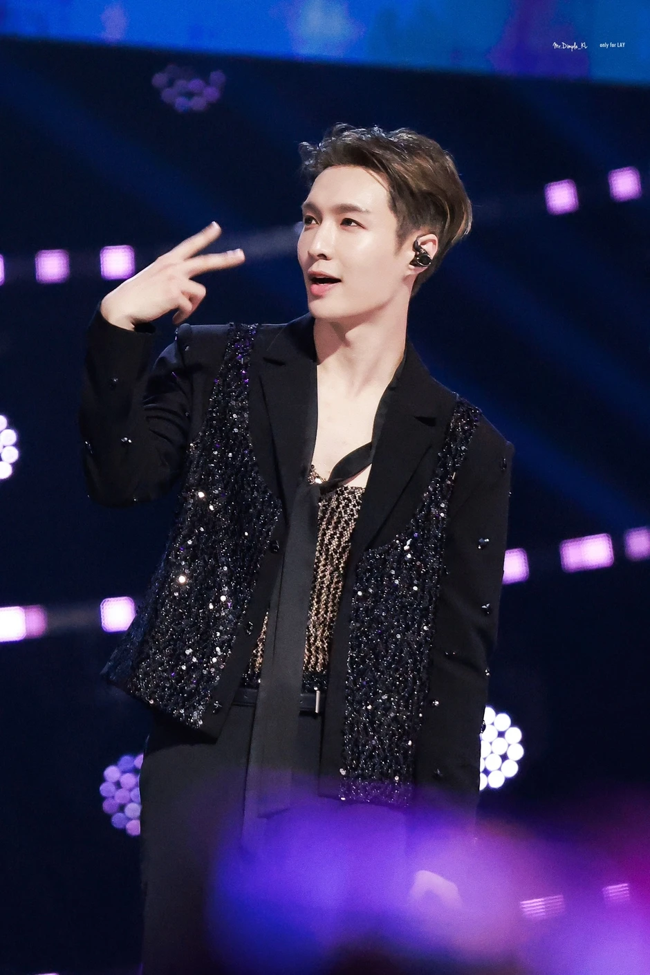 Nam ca sĩ bị Nhà hát quốc gia “cắt sóng”, vừa tổ chức concert 80 nghìn người thì bị phong ấn sự nghiệp