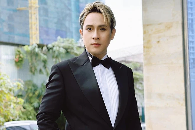 Nam ca sĩ là Viện phó, thỉnh thoảng chốt đơn 1 căn nhà: U55 chưa vợ con, hé lộ chuyện tình chua xót Nam ca sĩ là Viện phó, thỉnh thoảng chốt đơn 1 căn nhà: U55 chưa vợ con, hé lộ chuyện tình chua xót