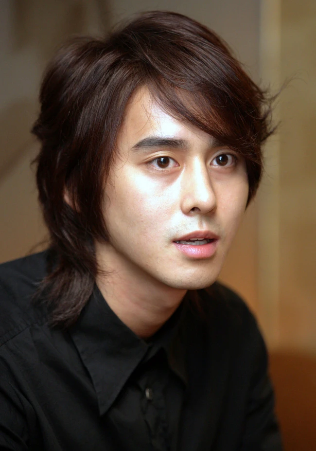 Nam diễn viên 1m8 đẹp nức tiếng rơi từ tầng 11 xuống đất Nam diễn viên 1m8 đẹp nức tiếng rơi từ tầng 11 xuống đất