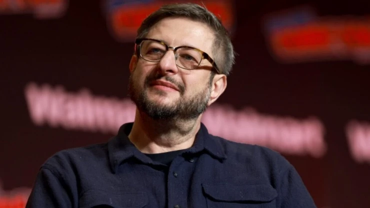 Nam diễn viên 52 tuổi thoát chết sau khi mắc kẹt trong xe bốc cháy