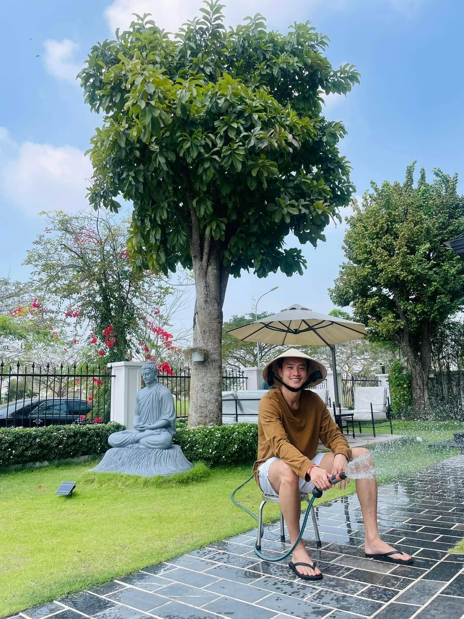 Nam diễn viên đẹp trai, giàu có, 38 tuổi chưa vợ con: "Mình đâu phải cái bóng đèn mà rực rỡ" Nam diễn viên đẹp trai, giàu có, 38 tuổi chưa vợ con: "Mình đâu phải cái bóng đèn mà rực rỡ"