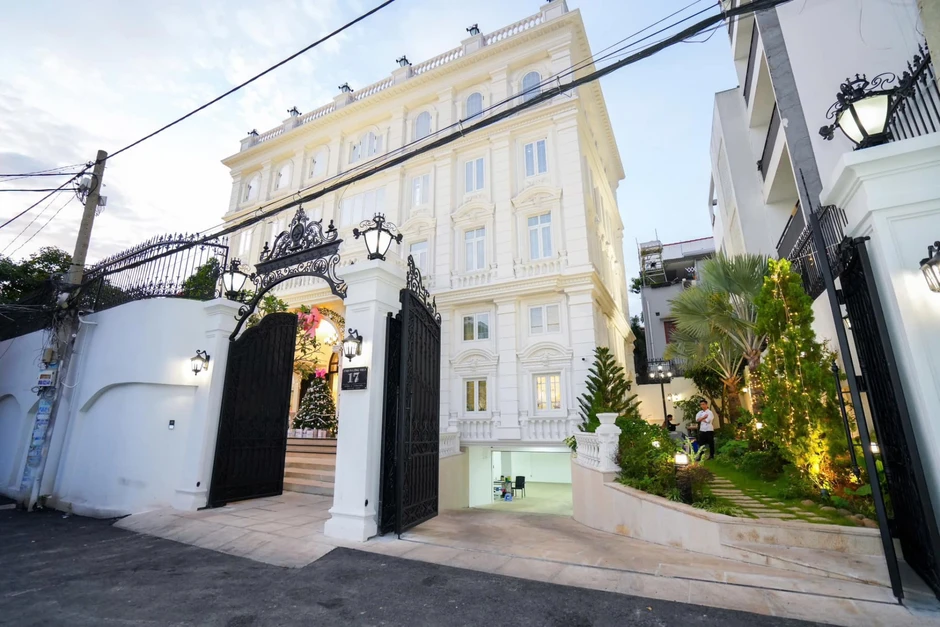 Nam NSƯT cưới nữ đại gia có 3 con riêng, sở hữu biệt thự 200 tỷ: "Anh mong nắm tay em thật chặt"