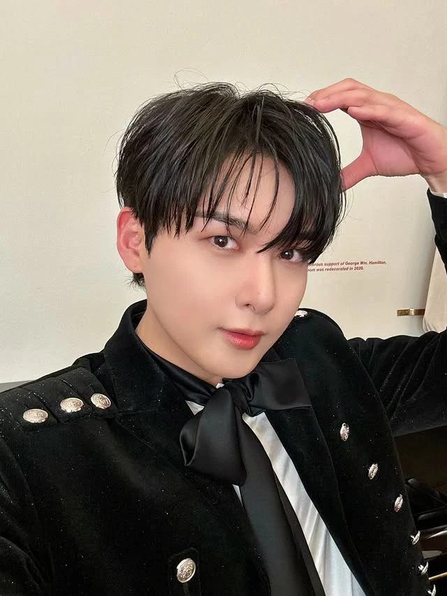 Nam thần Super Junior vội vã bỏ chạy, mặc fan chấn thương nặng trong concert?