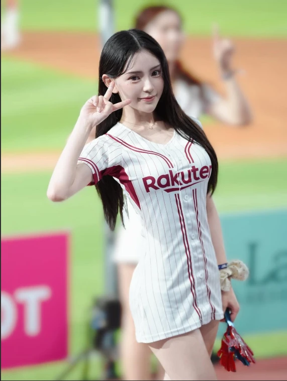 Nàng hot girl nhận "khủng hoảng" MXH, bật khóc vì ấm ức chỉ vì một hành động tưởng rất bình thường Nàng hot girl nhận "khủng hoảng" MXH, bật khóc vì ấm ức chỉ vì một hành động tưởng rất bình thường