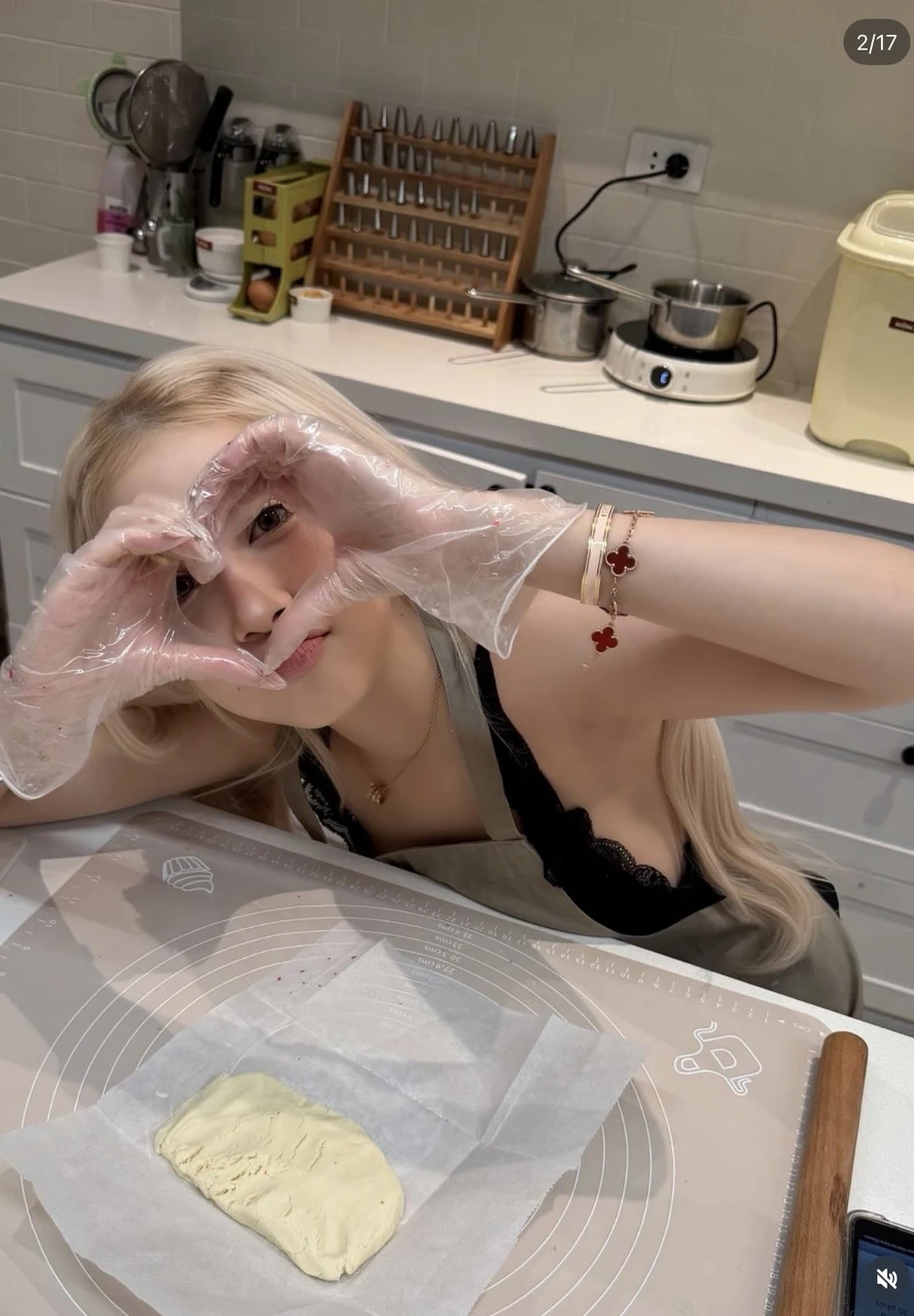 Nàng thơ vào bếp, Rosé Việt Nam khiến netizen "tan chảy" vì quá ngọt ngào!