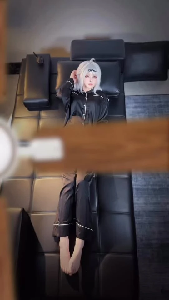 Ngắm mỏi mắt với trend "quạt trần" của các coser, , một lần biến hình là lại khiến người xem mê mệt Ngắm mỏi mắt với trend "quạt trần" của các coser, , một lần biến hình là lại khiến người xem mê mệt