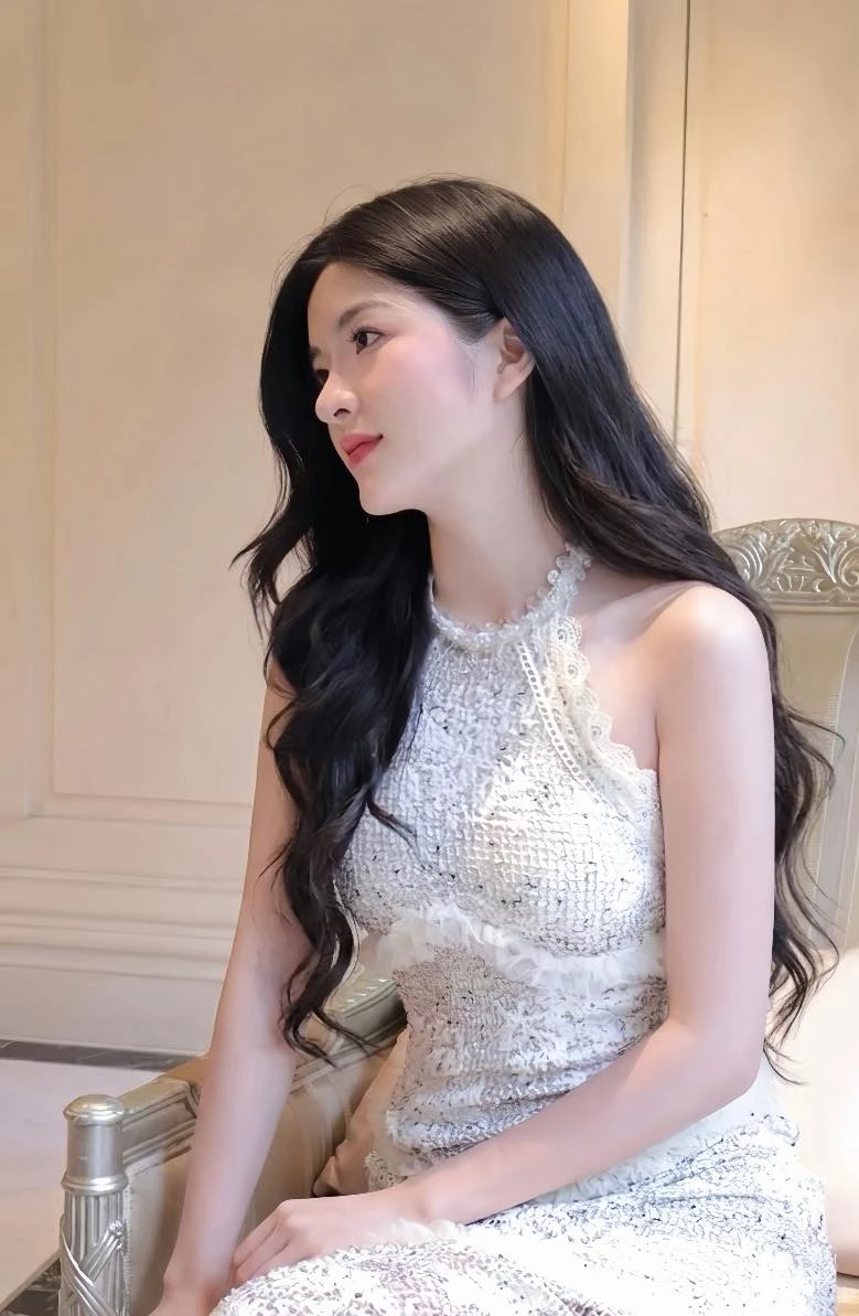 Ngẫu hứng biểu diễn ảo thuật, cô giáo xinh đẹp khiến CDM hết lời khen ngợi