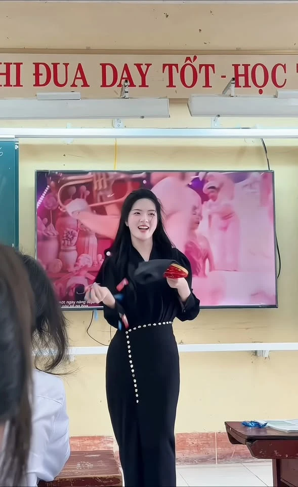 Ngẫu hứng biểu diễn ảo thuật, cô giáo xinh đẹp khiến CDM hết lời khen ngợi