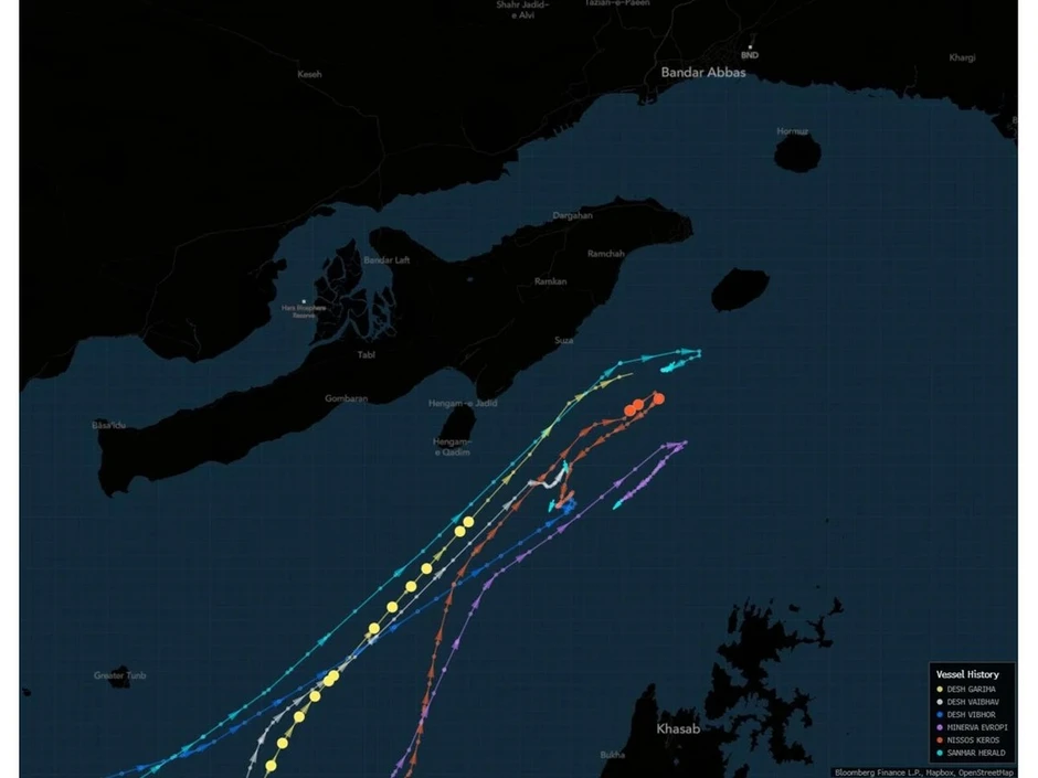 Nghe tin eo biển Hormuz 'đã thông', 6 tàu chở 8,3 triệu thùng dầu lập tức nhổ neo, đến giữa đường bất ngờ phải quay đầu - chuyện gì đang xảy ra?