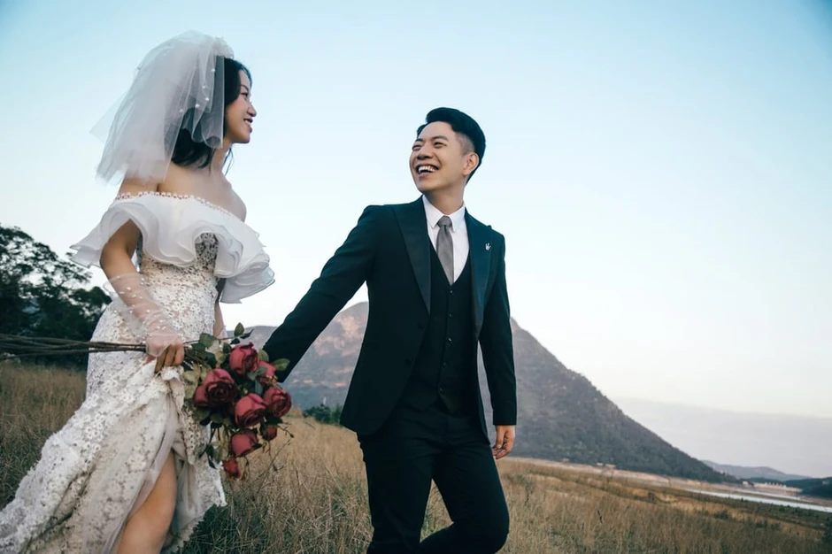 Nghịch lý mới: Người trẻ lên app hẹn hò tìm việc, vào app tuyển dụng tìm người yêu