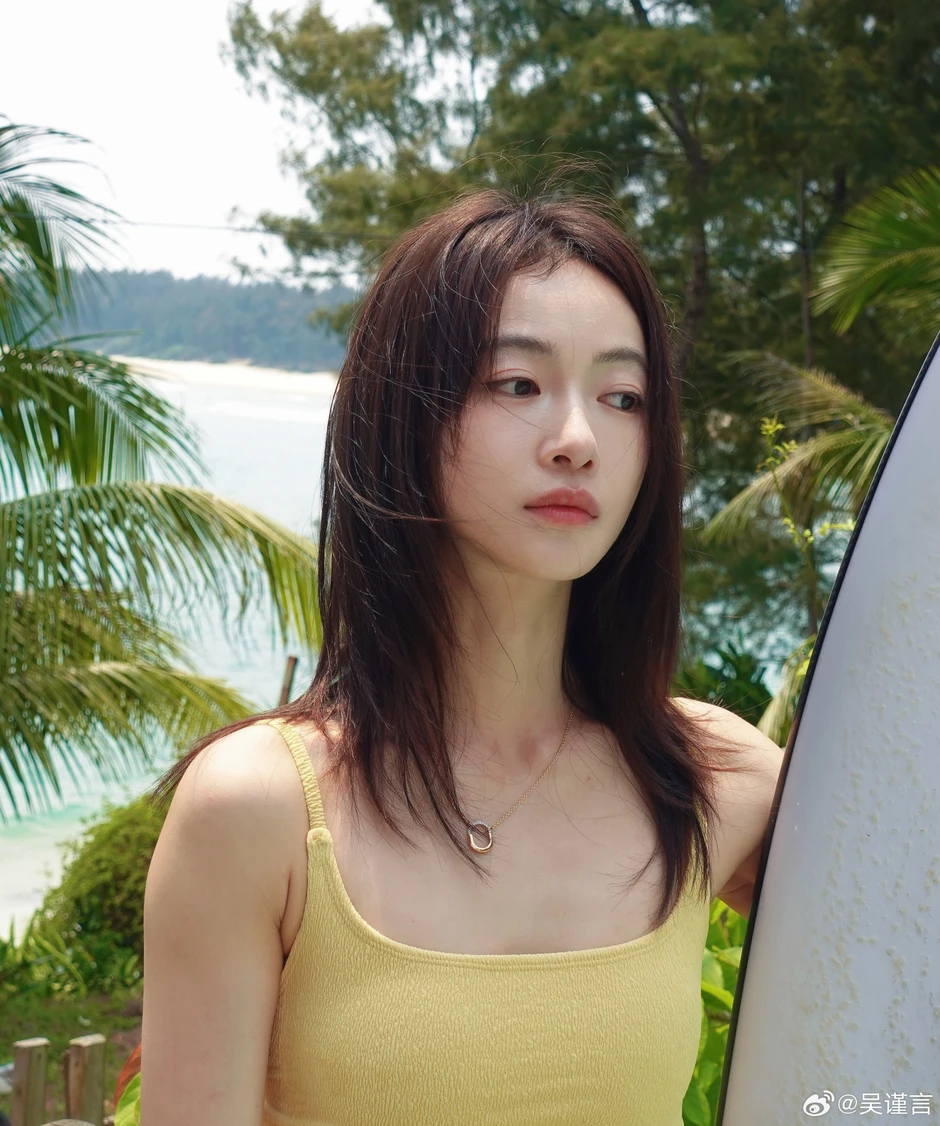 Ngô Cẩn Ngôn đã làm gì với gương mặt của mình vậy?