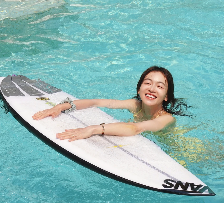 Ngô Cẩn Ngôn đã làm gì với gương mặt của mình vậy?