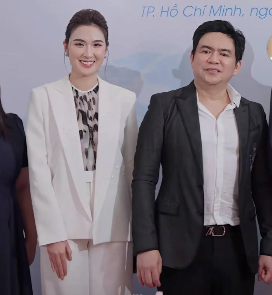 Ngọc Loan công khai bên bác sĩ Chiêm Quốc Thái