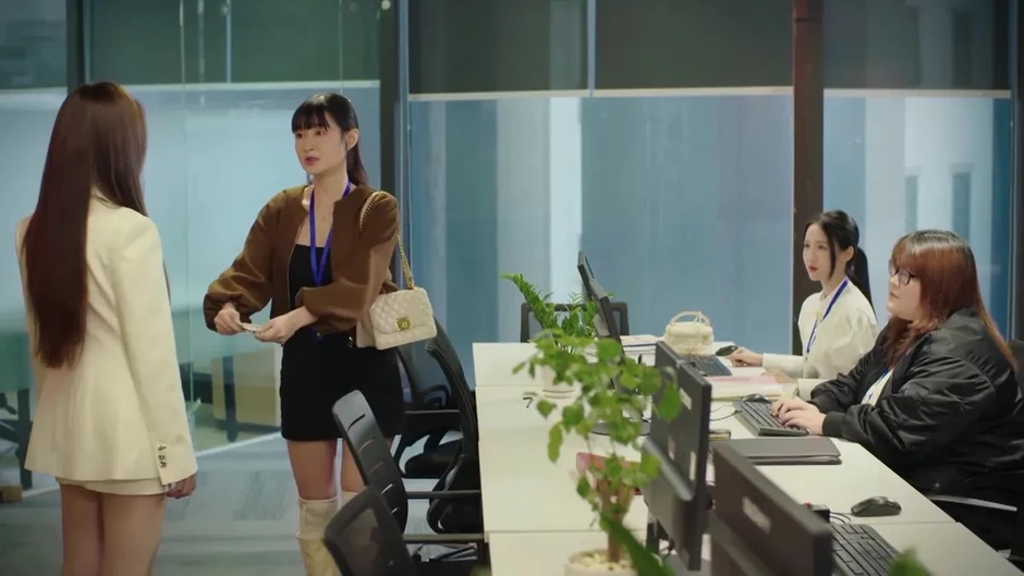 Ngọc Thủy Bước Chân Vào Đời: Ngựa non đã tham lam còn trơ trẽn