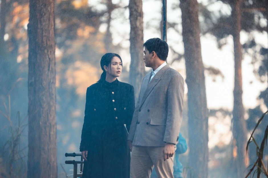 Ngọc Trinh hôn Lê Xuân Tiền ở phim Thẩm Mỹ Viện Âm Phủ