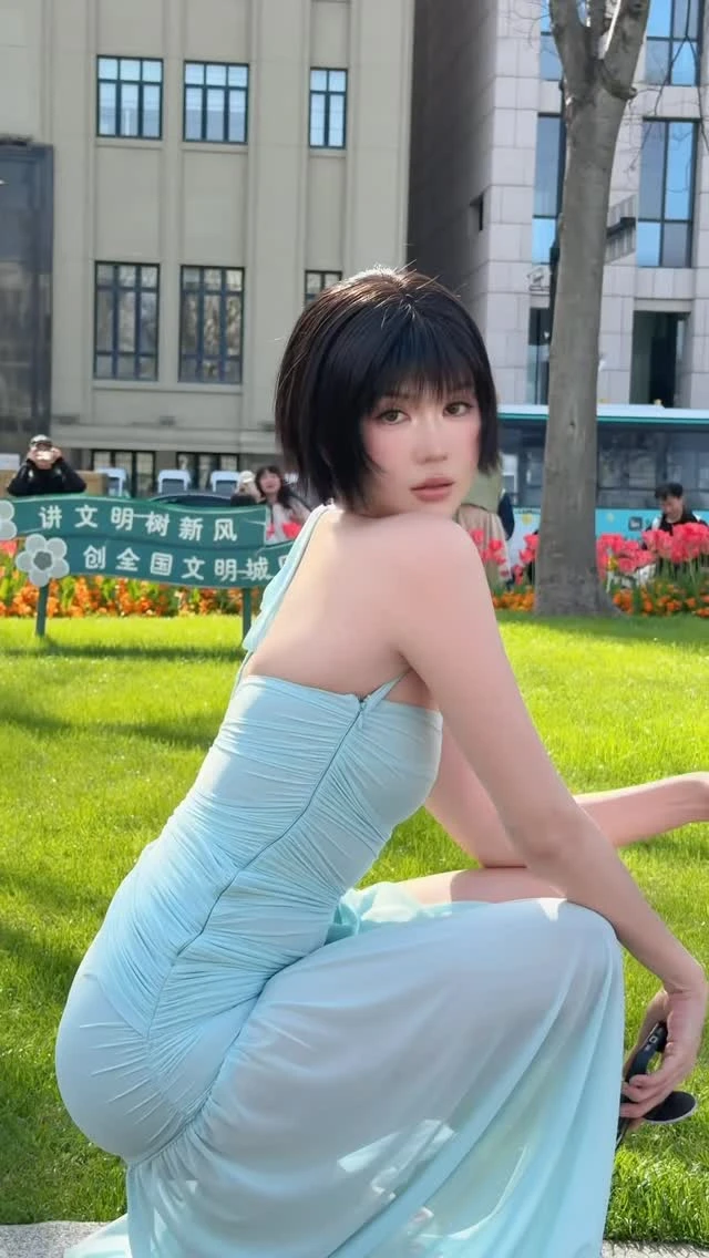 Ngọc Trinh khoe vóc dáng khiến cộng đồng mạng ngỡ ngàng