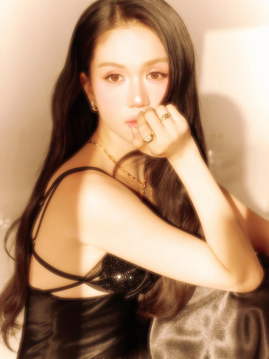 Ngọc Trinh khoe vóc dáng khiến cộng đồng mạng ngỡ ngàng