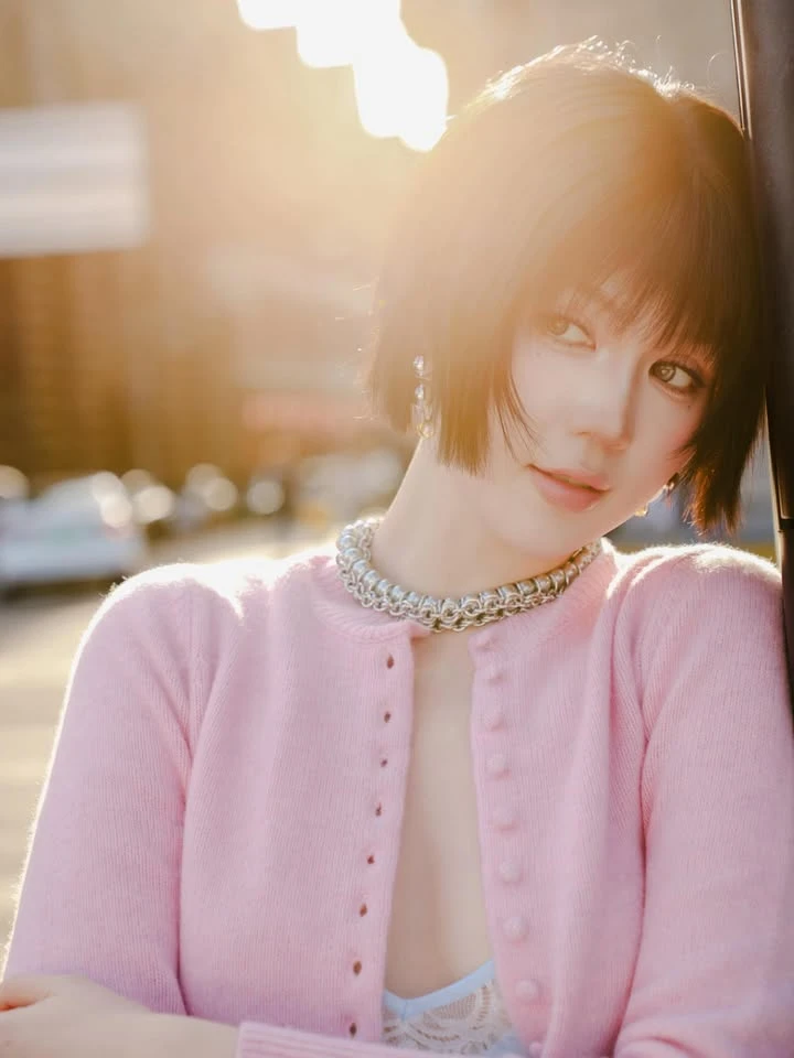 Ngọc Trinh khoe vóc dáng khiến cộng đồng mạng ngỡ ngàng