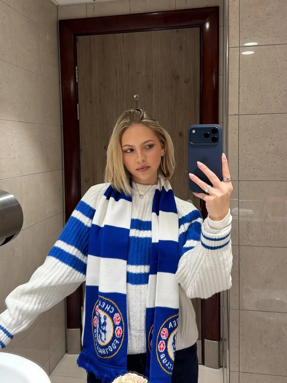 Ngôi sao Chelsea gây bão với clip dùng bạn gái xinh đẹp làm... tạ đẩy ngực