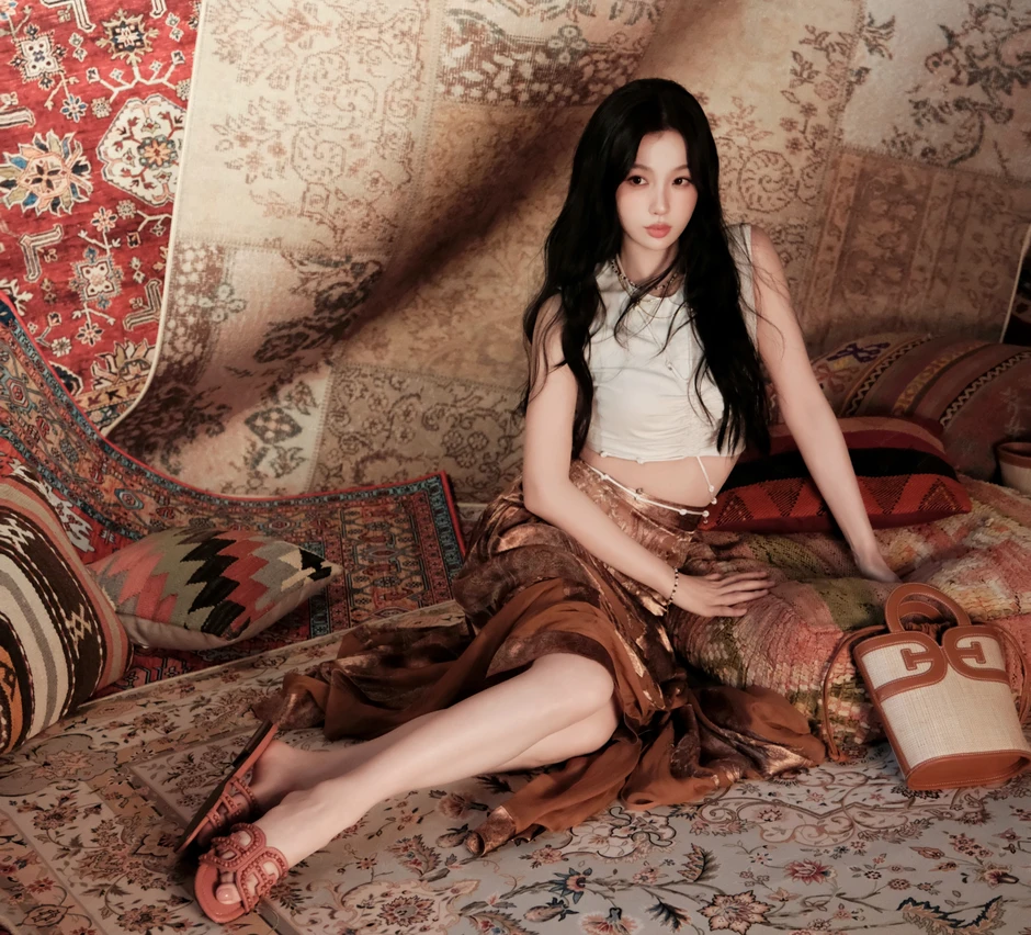 Ngu Thư Hân bị cả showbiz đâm sau lưng