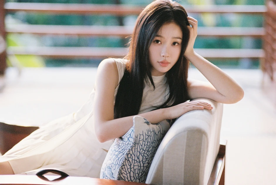 Ngu Thư Hân bị cả showbiz đâm sau lưng