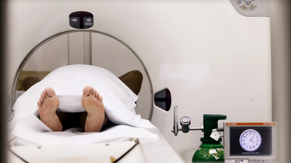 Người đàn ông có kết quả chụp CT "tử cung bình thường": Sự thật phía sau gây hoang mang