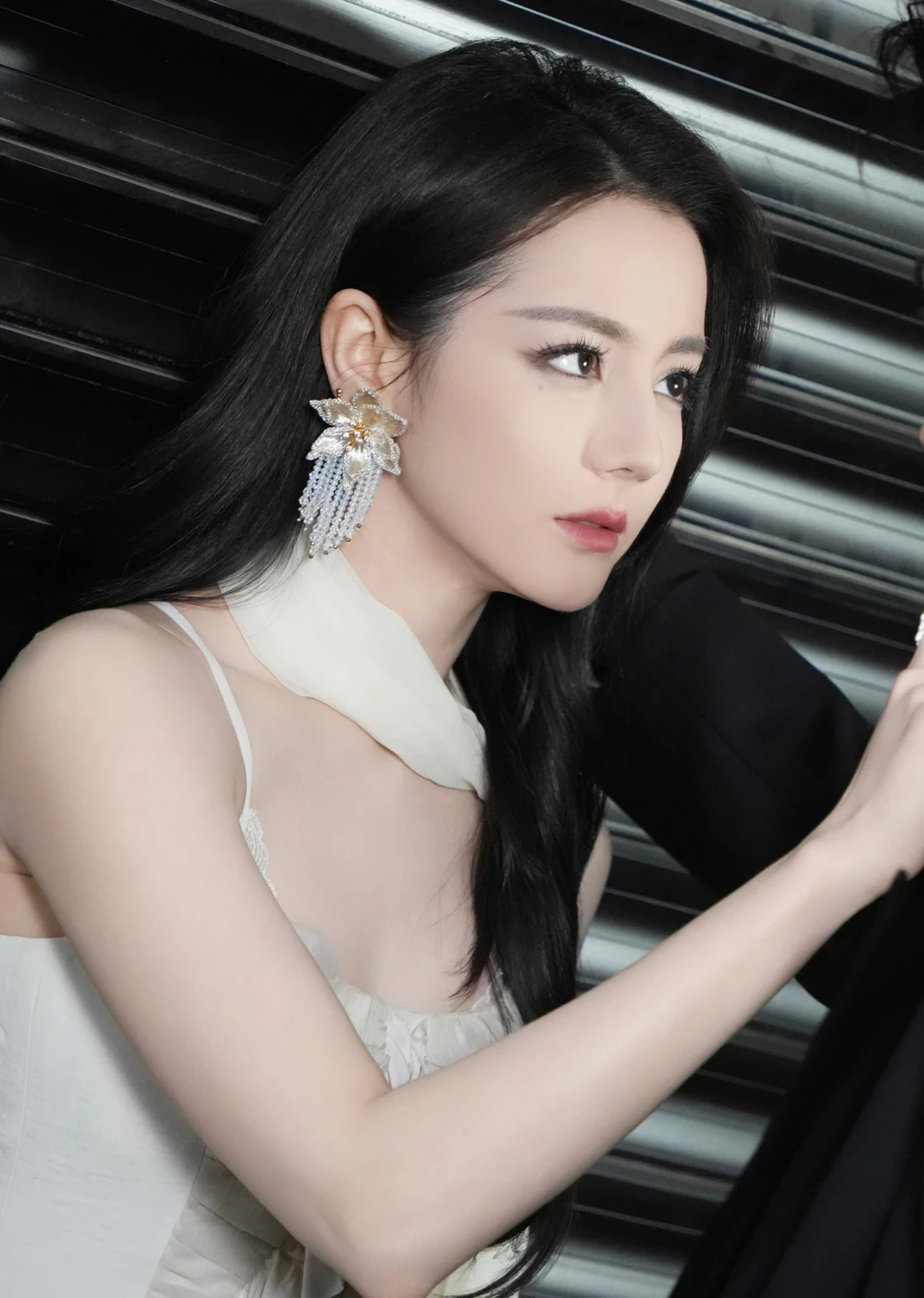 Người đàn ông là vết nhơ duy nhất của Địch Lệ Nhiệt Ba Người đàn ông là vết nhơ duy nhất của Địch Lệ Nhiệt Ba