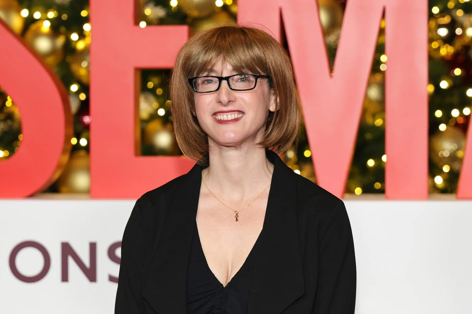 Nhà văn ăn khách bậc nhất thế giới hiện tại công khai danh tính thật sau hàng chục năm giấu kín: Không thể bất ngờ hơn