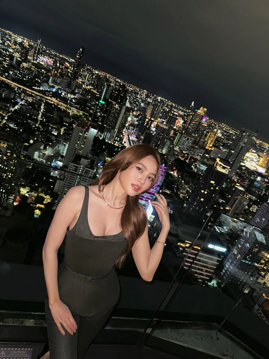 Nhan sắc bốc lửa ở tuổi U40 của ngọc nữ đình đám showbiz Việt