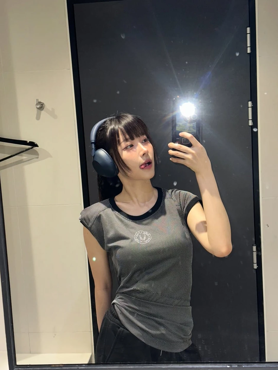 Nhan sắc gây mê của hot girl tại lễ hội té nước, hứng trọn combo đến "ướt nhẹp" vẫn cực kỳ quyến rũ