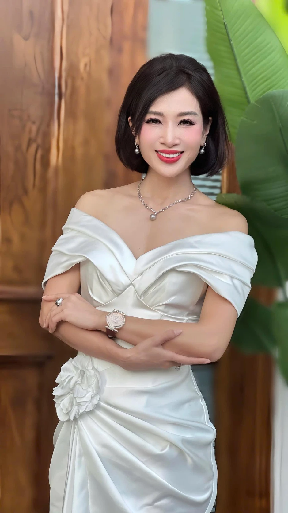 Nhan sắc "cô thư ký xinh đẹp" sở hữu biệt thự 200 tỷ, sinh 2 con cho đại gia vẫn có nhiều người theo đuổi