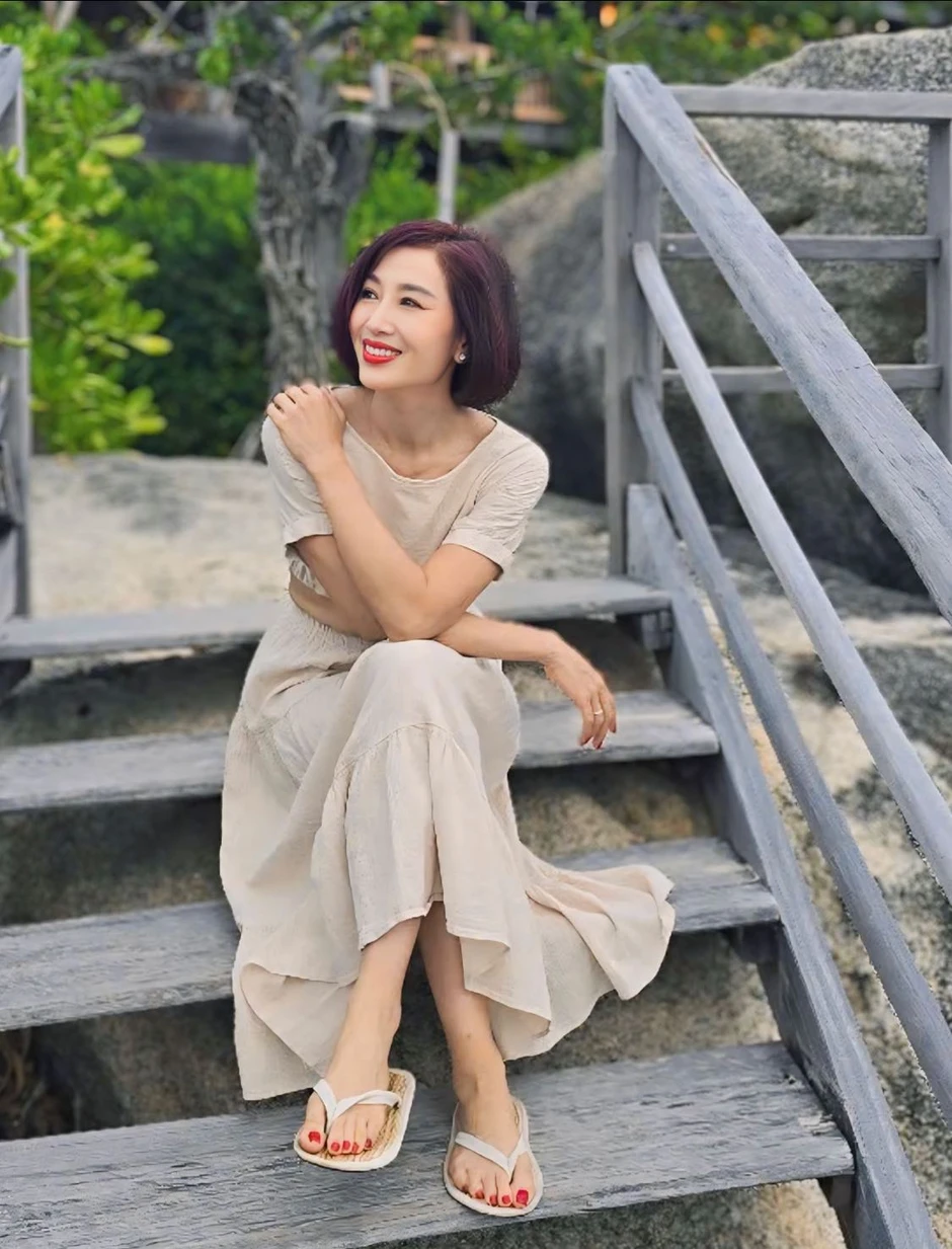 Nhan sắc "cô thư ký xinh đẹp" sở hữu biệt thự 200 tỷ, sinh 2 con cho đại gia vẫn có nhiều người theo đuổi