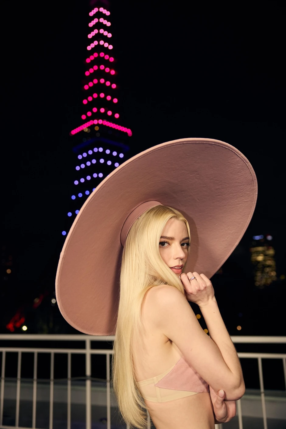 Nhan sắc "vạn người mê" của mỹ nhân 9x hóa thân thành công chúa Peach trong Super Mario Galaxy Movie