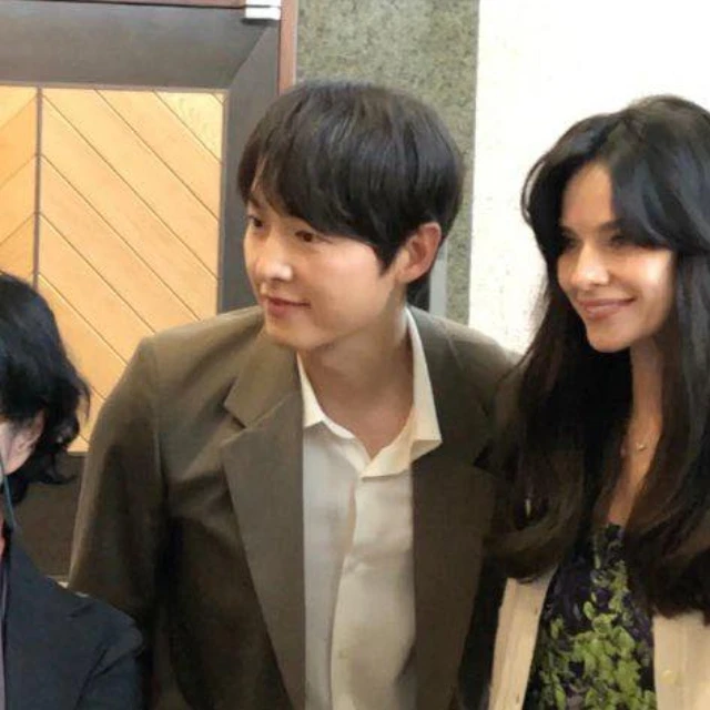 Nhan sắc thật của vợ Song Joong Ki