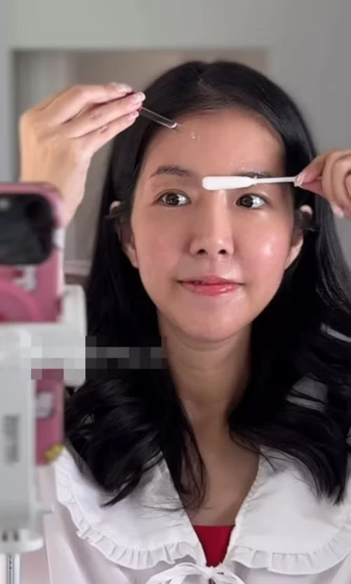 Nhiều nghệ sĩ phải xin lỗi