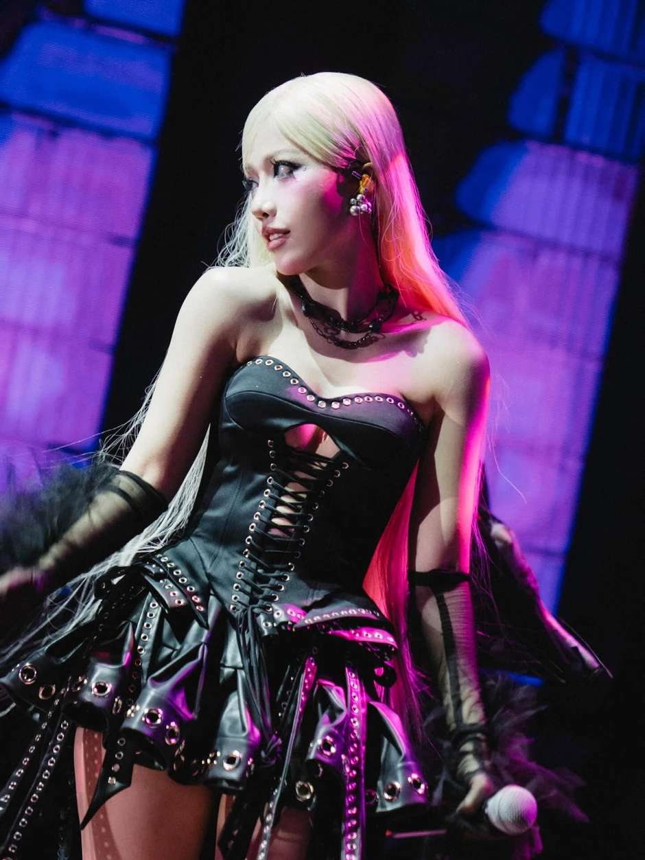 Nhiều tài khoản Ấn Độ, Châu Phi... thả tim vào bài đăng Hương Tràm nhận giải Cống hiến Nhiều tài khoản Ấn Độ, Châu Phi... thả tim vào bài đăng Hương Tràm nhận giải Cống hiến