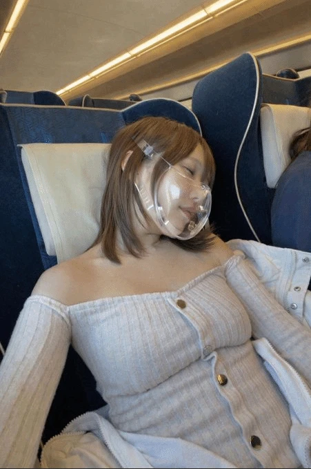 Nhờ AI ghép ảnh với áo lót trong suốt, nàng hot girl gợi cảm nhận kết quả bất ngờ, cộng đồng mạng thích thú tột độ