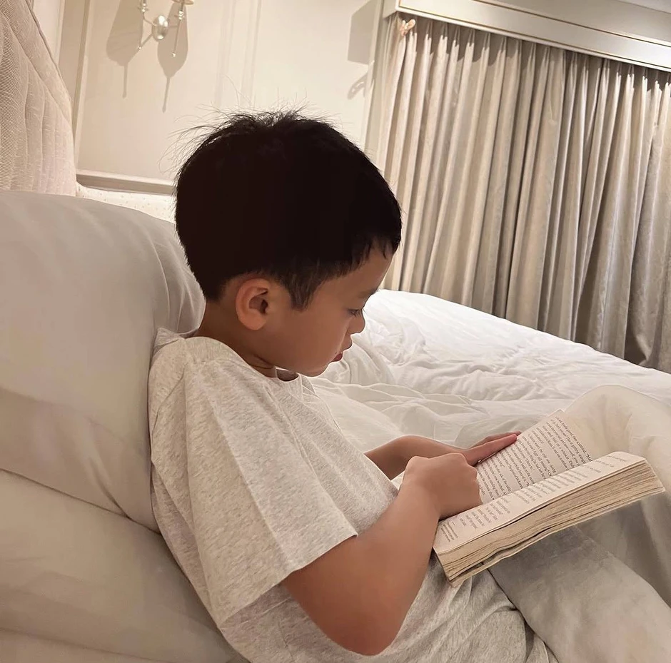 Nhóc tỳ Vbiz lần đầu lộ rõ mặt: Mẹ là ngôi sao hạng A, ông nội là tỷ phú