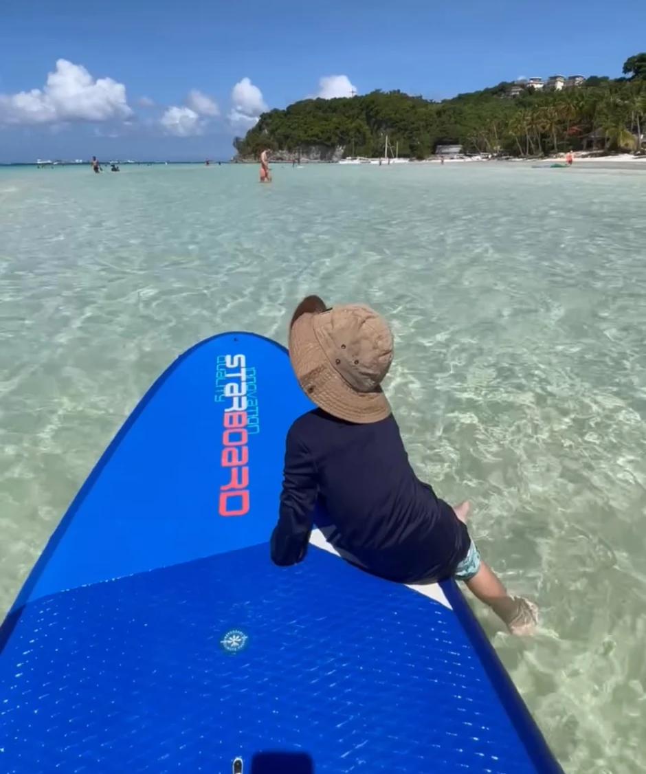 Nhóc tỳ Vbiz lần đầu lộ rõ mặt: Mẹ là ngôi sao hạng A, ông nội là tỷ phú