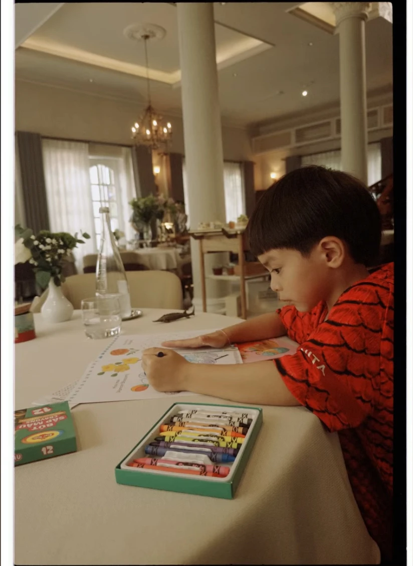 Nhóc tỳ Vbiz lần đầu lộ rõ mặt: Mẹ là ngôi sao hạng A, ông nội là tỷ phú