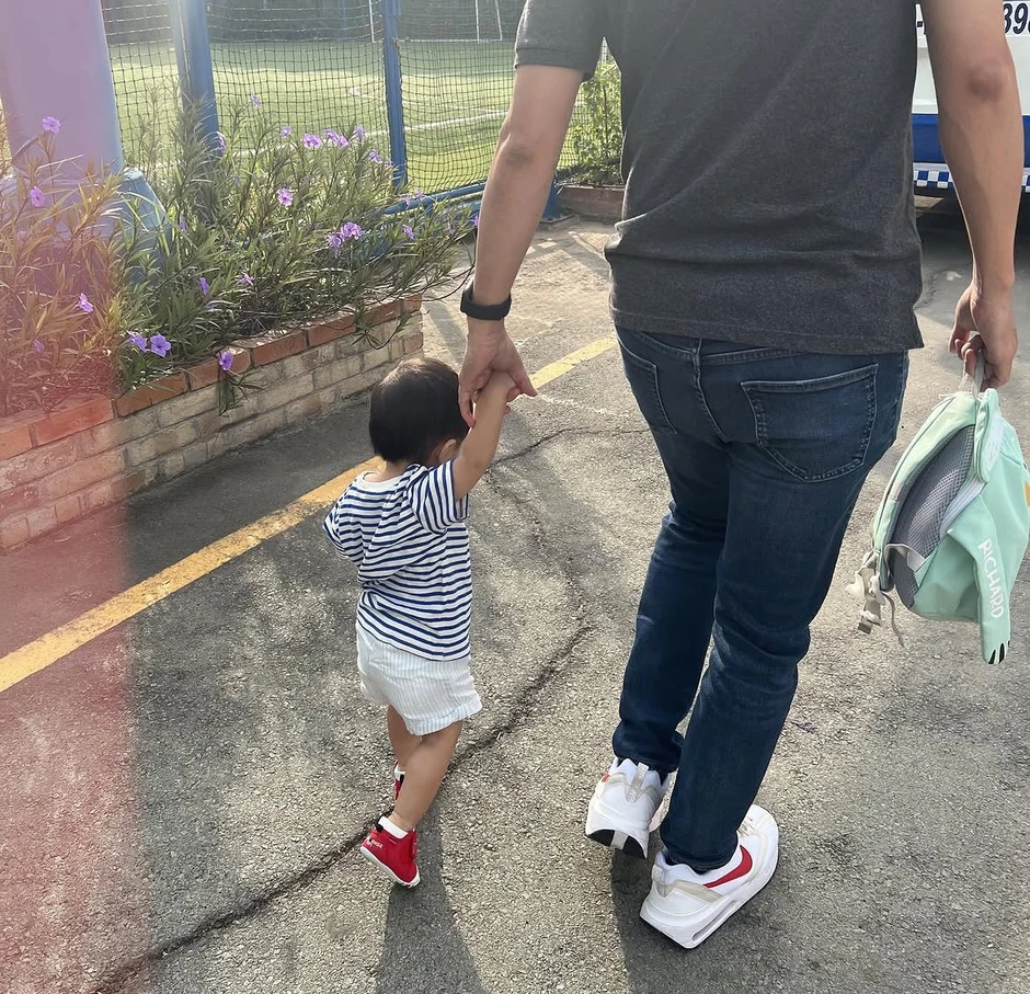 Nhóc tỳ Vbiz lần đầu lộ rõ mặt: Mẹ là ngôi sao hạng A, ông nội là tỷ phú