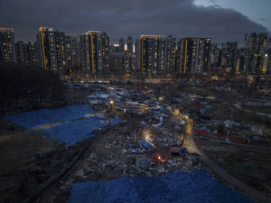 Những kiếp người “ký sinh” trong khu nhà giàu Gangnam (Seoul): Phía sau sự hào nhoáng của giới siêu giàu Hàn Quốc Những kiếp người “ký sinh” trong khu nhà giàu Gangnam (Seoul): Phía sau sự hào nhoáng của giới siêu giàu Hàn Quốc