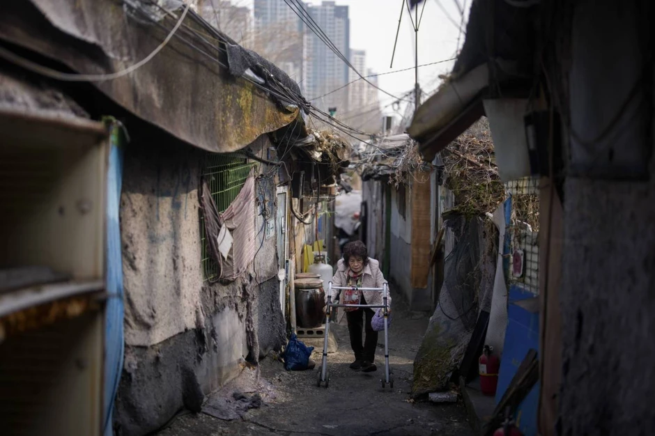 Những kiếp người “ký sinh” trong khu nhà giàu Gangnam (Seoul): Phía sau sự hào nhoáng của giới siêu giàu Hàn Quốc Những kiếp người “ký sinh” trong khu nhà giàu Gangnam (Seoul): Phía sau sự hào nhoáng của giới siêu giàu Hàn Quốc