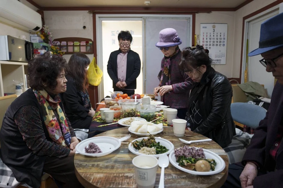 Những kiếp người “ký sinh” trong khu nhà giàu Gangnam (Seoul): Phía sau sự hào nhoáng của giới siêu giàu Hàn Quốc Những kiếp người “ký sinh” trong khu nhà giàu Gangnam (Seoul): Phía sau sự hào nhoáng của giới siêu giàu Hàn Quốc