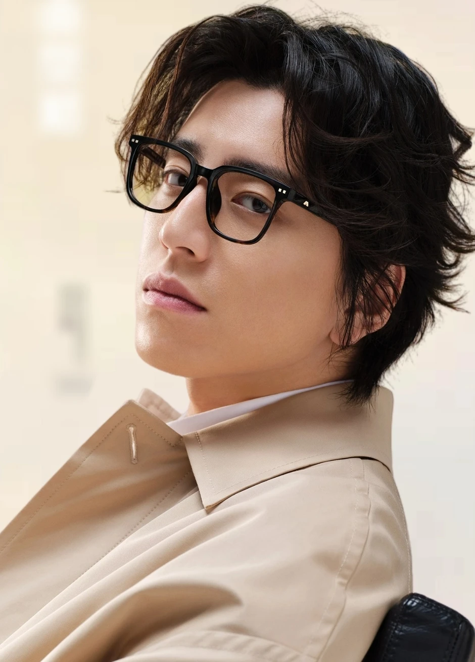 Nóng nhất hôm nay: Mỹ nam Thơ Ngây và bạn gái hot girl bị tuyên án 6 tháng tù giam